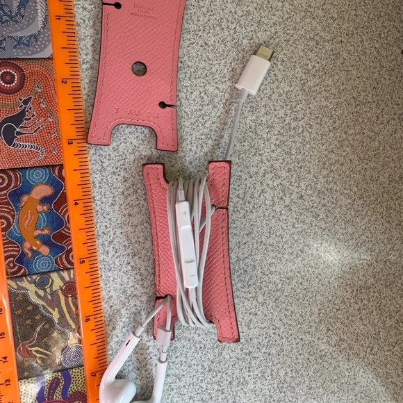 **SOLD**. Hermes earphones cable holder - Picture 3 of 5